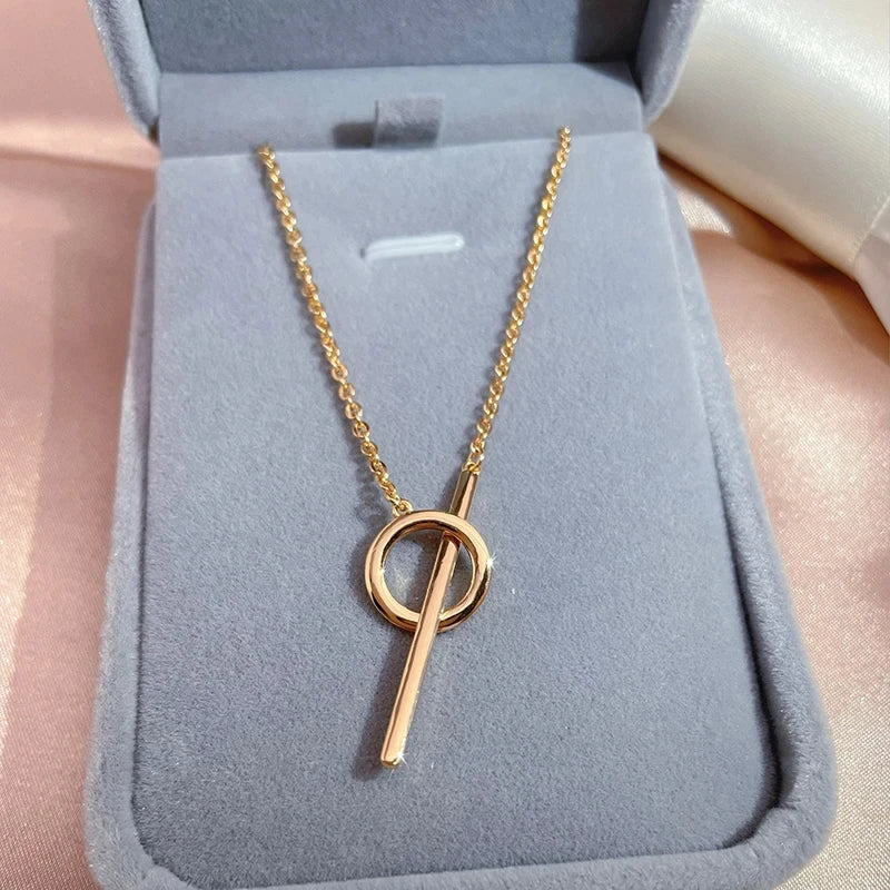 Glossy Pendant Necklace