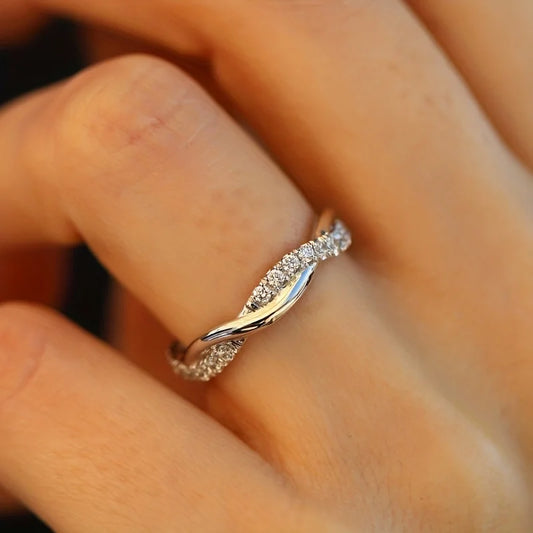 Cubic Zirconia Twist Ring – Luksuriøst Tilbehør