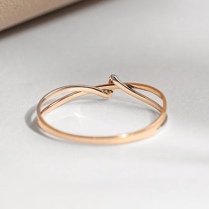 Huitan To-farget Twist Ring med Cubic Zirconia – Elegant og Trendy Smykke for Bryllup og Festlige Anledninger