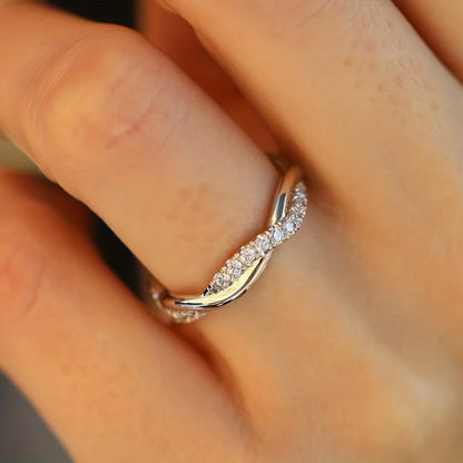 Cubic Zirconia Twist Ring – Luksuriøst Tilbehør